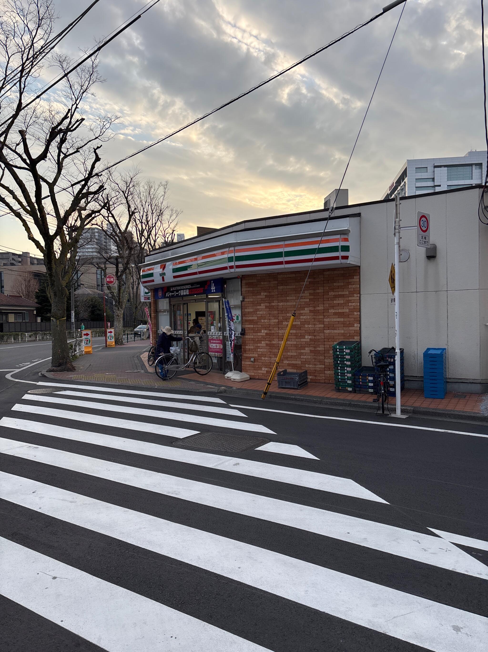 コンビニ　セブンイレブン大田区下丸子ガス橋通り店（コンビニ）まで303m