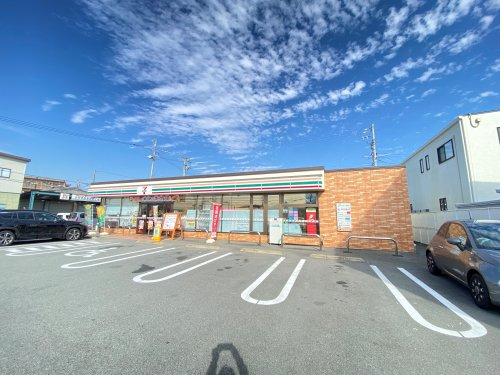 コンビニ　セブンイレブン松阪大塚北店（コンビニ）まで871m