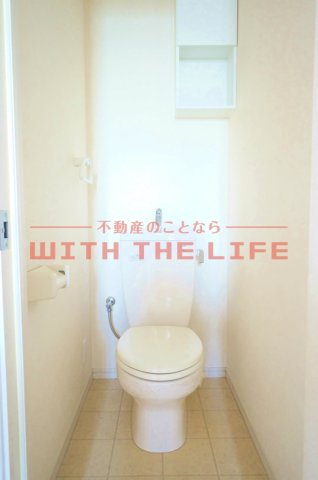 トイレ　落ち着いた色調のトイレです