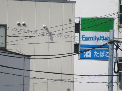 コンビニ　ファミリーマート新三河島駅前店（コンビニ）まで122m