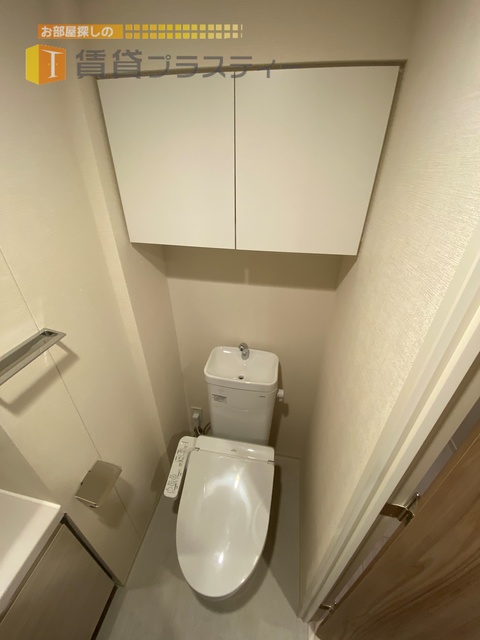 トイレ　ウォシュレット完備。