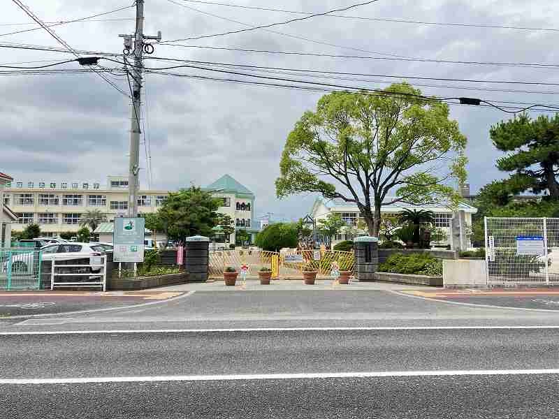 小学校　神野小学校（小学校）まで530m