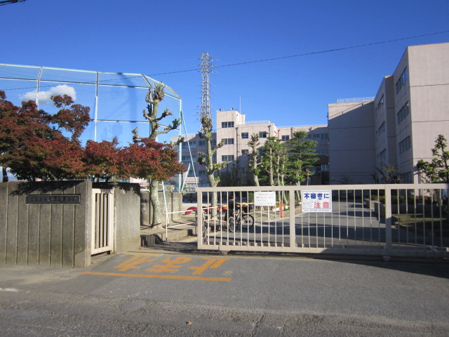 小学校　越谷市立宮本小学校（小学校）まで506m