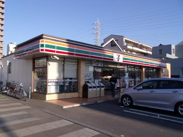 コンビニ　セブンイレブン（コンビニ）まで310m