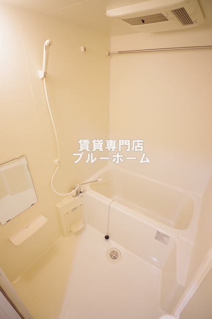 バス・シャワールーム　浴室乾燥機付きのお風呂！