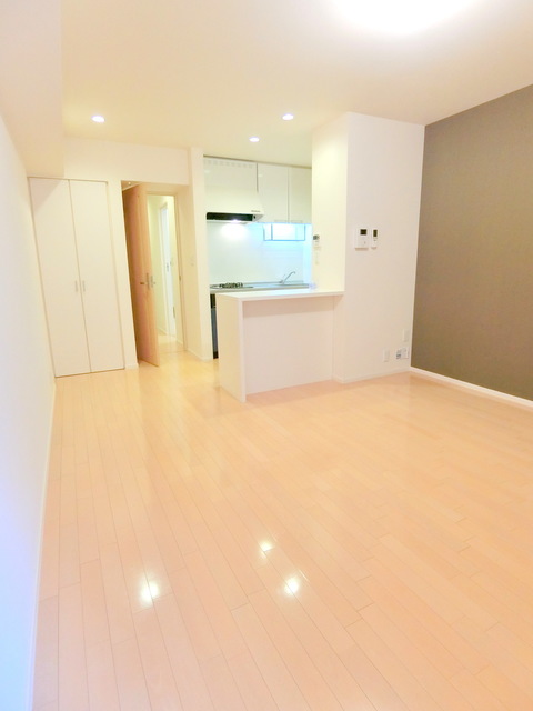 居室・リビング　★アクセントクロスもあって開放感のあるお部屋です★
