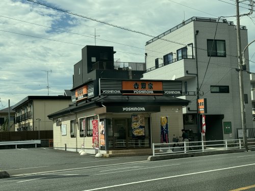 飲食店　吉野家 川口芝店（飲食店）まで331m