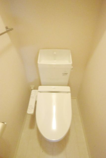 トイレ　ウォシュレット付き