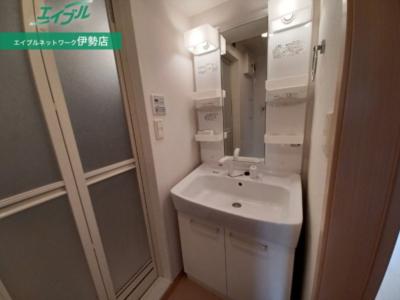 洗面設備　同型参考写真