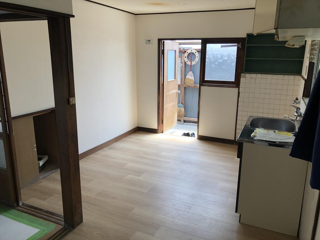 山門5丁目貸家の居間写真