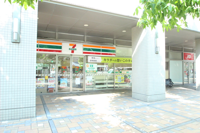コンビニ　セブンイレブン上目黒2丁目店（コンビニ）まで691m