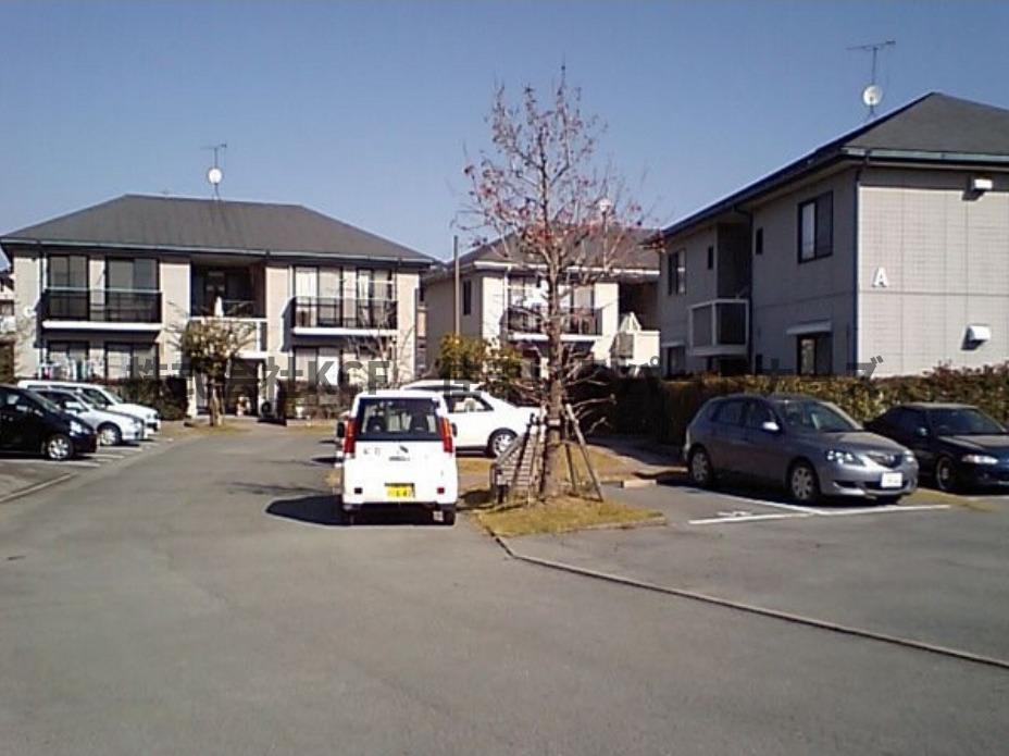 駐車場　駐車場があるので、車を買う予定の方も安心です