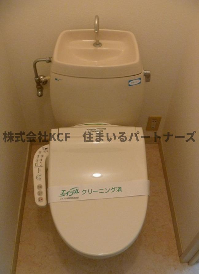 トイレ　落ち着いた色調のトイレです