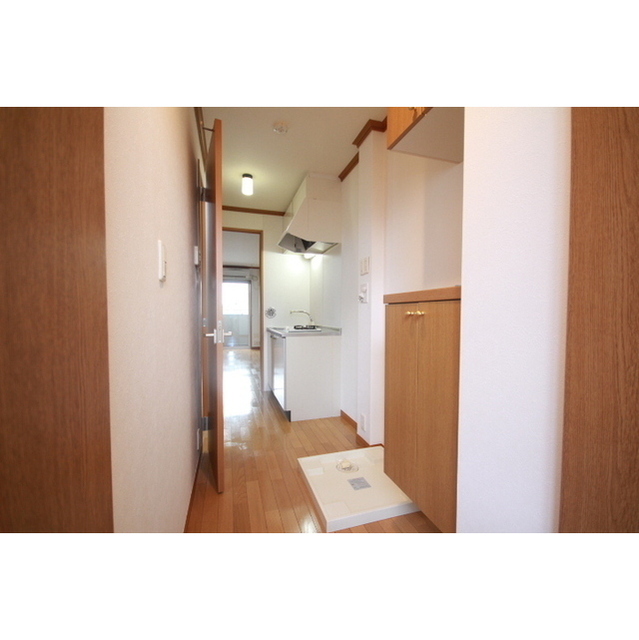 玄関　別部屋写真です。