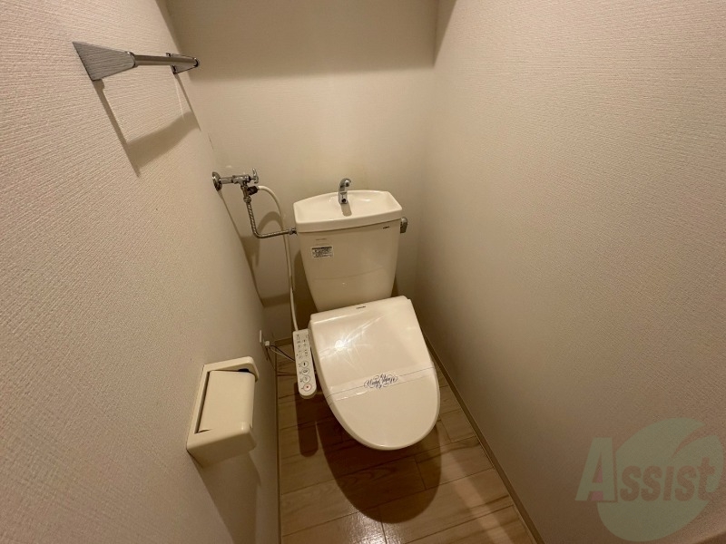 トイレ　こちらはトイレです。清潔感があり、安心して使用できます。