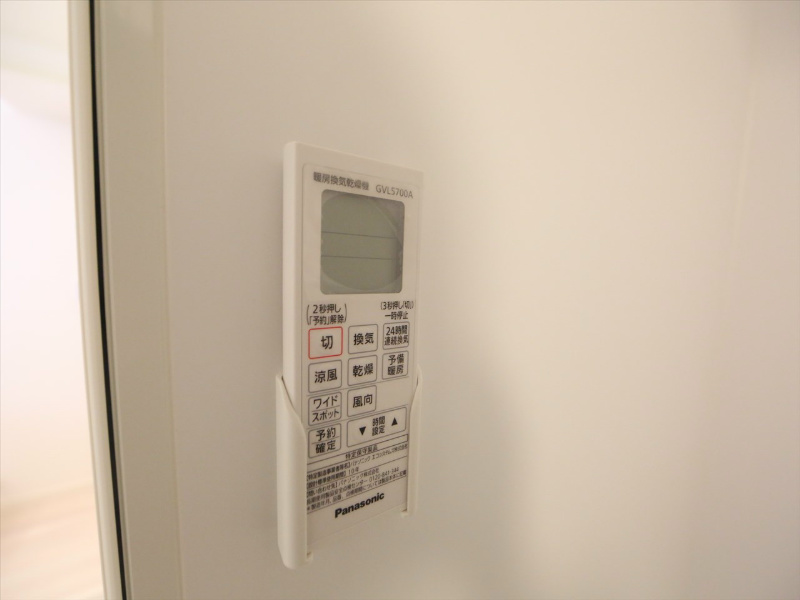その他設備　浴室暖房乾燥機付き