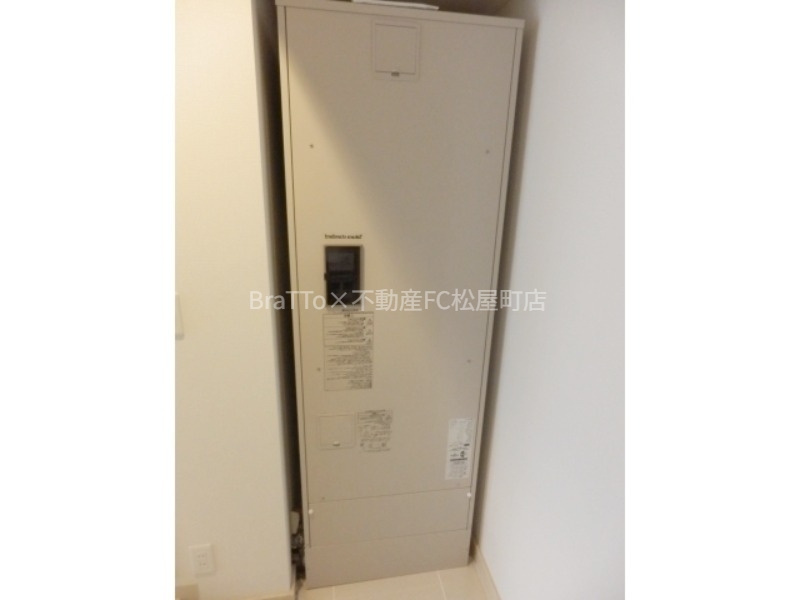 バルコニー　電気温水器