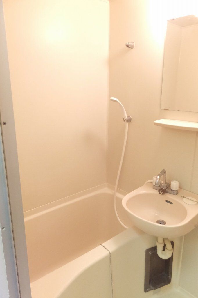 バス・シャワールーム　バス・トイレ別の物件です。