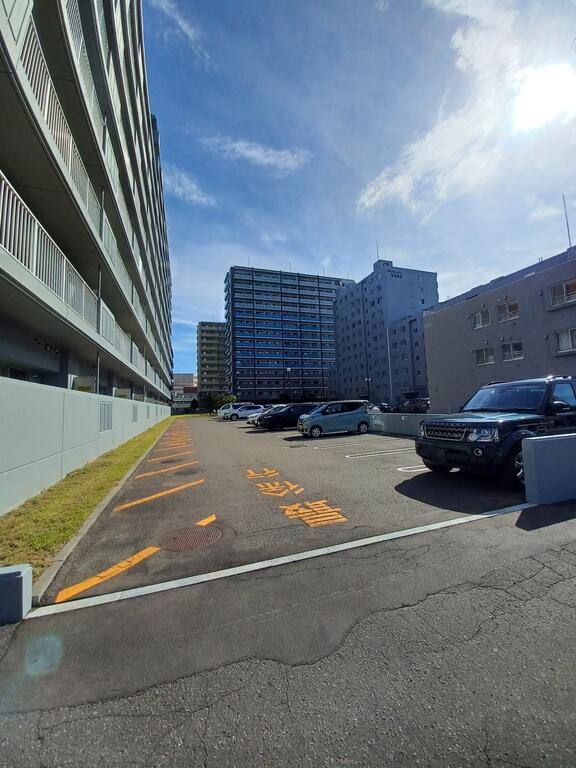 その他設備　駐車場入り口
