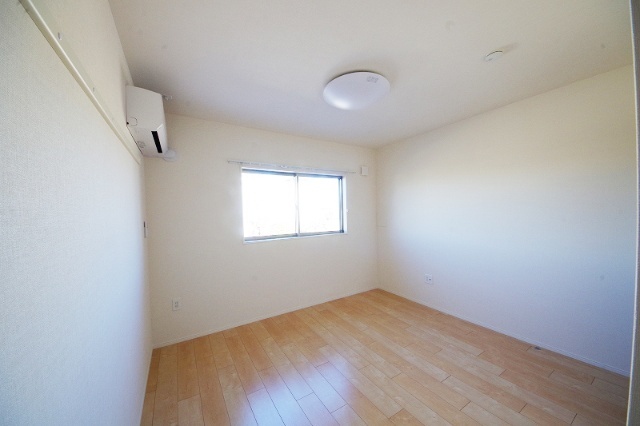 その他部屋・スペース　風通し良好！寝室や趣味の部屋にぴったりの洋室です。