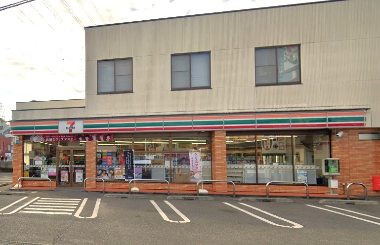 コンビニ　セブンイレブン 小山城東店（コンビニ）まで586m
