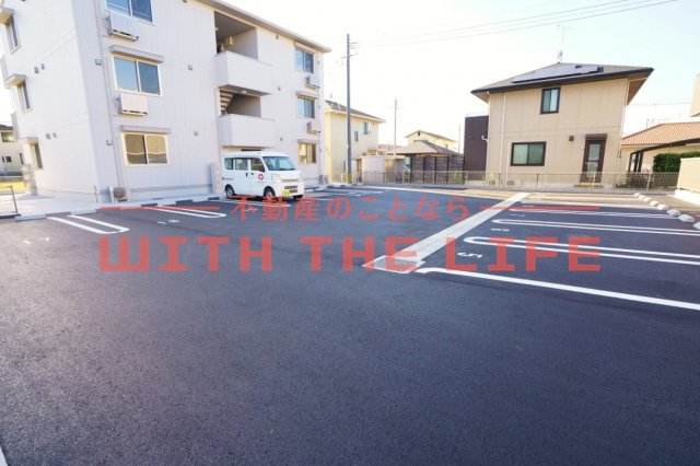 駐車場　駐車場があるので、車を買う予定の方も安心です
