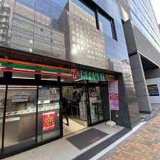 コンビニ　セブンイレブン中央区新川1丁目店（コンビニ）まで159m