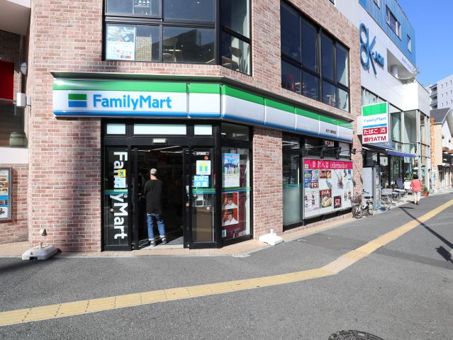 コンビニ　ファミリーマート（コンビニ）まで220m
