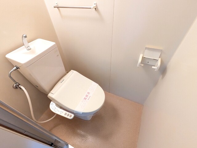トイレ　★★トイレは嬉しい洗浄機能付き便座です♪★★