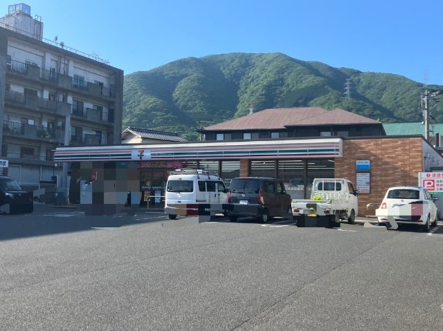 コンビニ　セブンイレブン小倉葛原本町１丁目店（コンビニ）まで486m