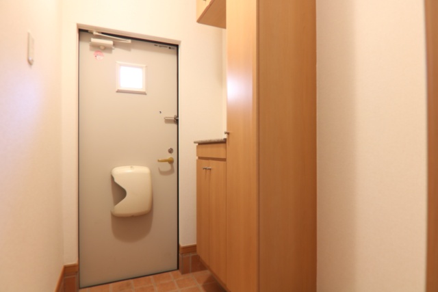 玄関　※別室の参考写真の為、現況優先です。