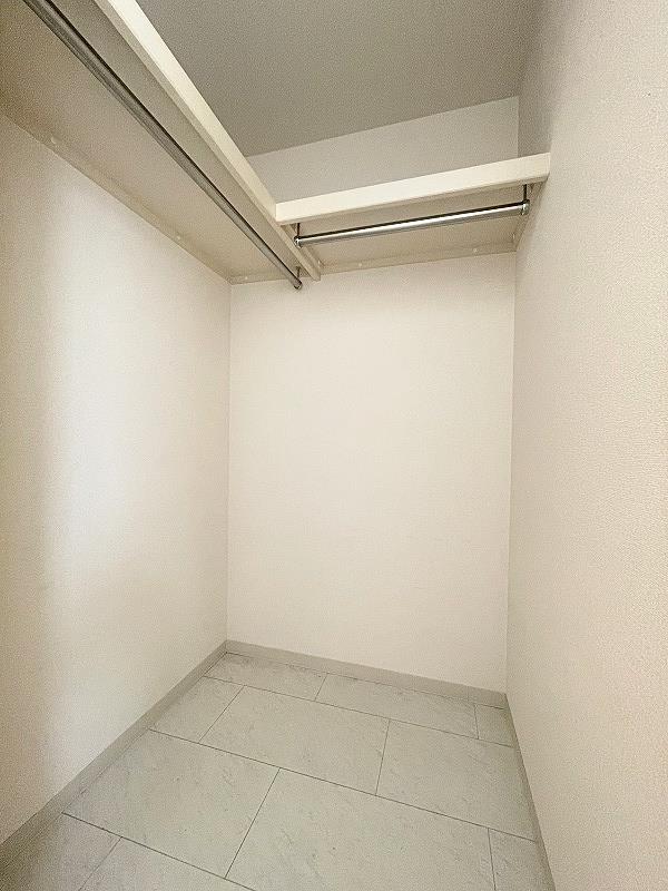 収納　ウォークスルークローゼット