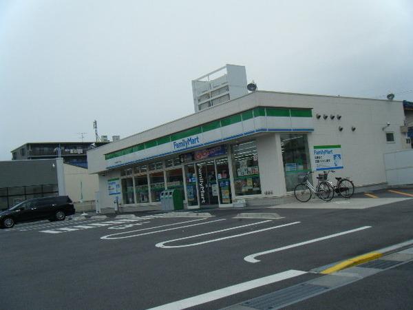 コンビニ　ファミリーマート栗東小柿十丁目店（コンビニ）まで604m