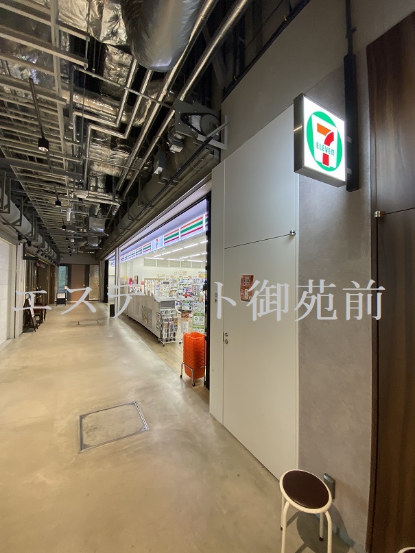 コンビニ　セブンイレブン豊洲3丁目店（コンビニ）まで333m