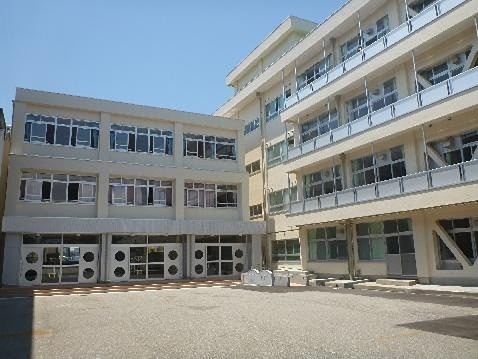 小学校　富山市立新庄小学校（小学校）まで1023m