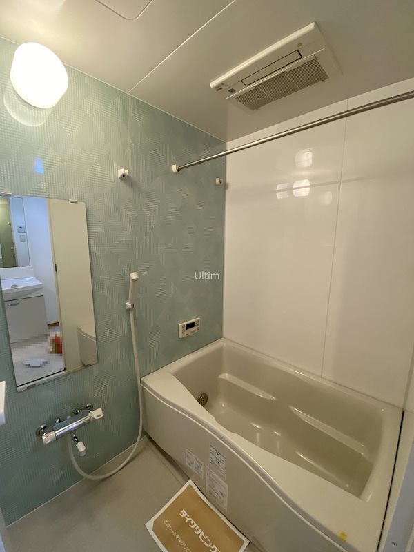 バス・シャワールーム　※同タイプの他のお部屋です