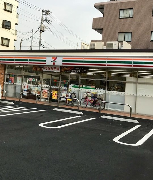 コンビニ　セブンイレブン 横浜北山田1丁目店（コンビニ）まで386m