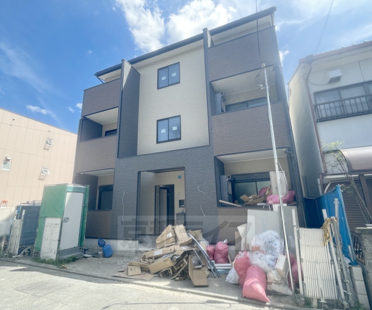 建物外観　・建築中
