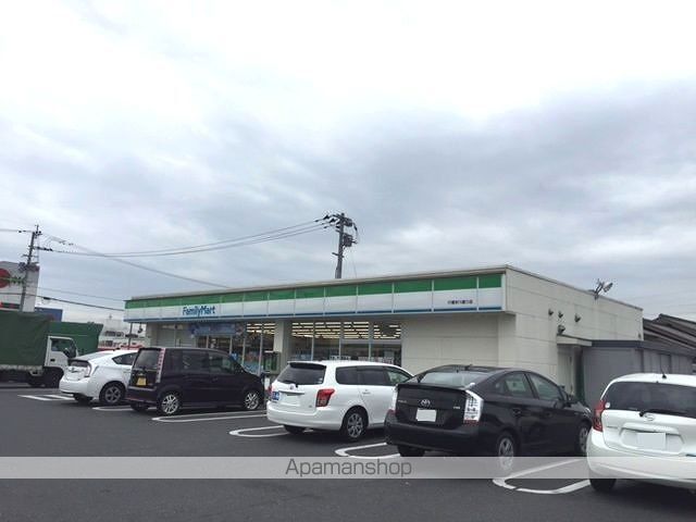 コンビニ　ファミリーマート（コンビニ）まで1300m