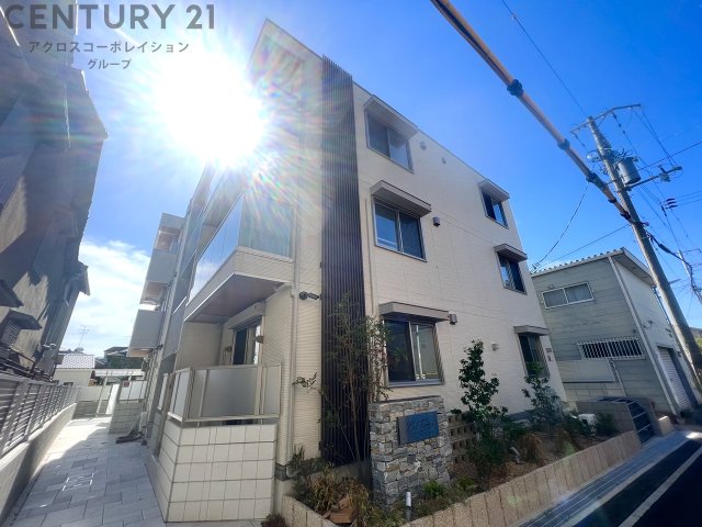 建物外観　オートロックで外部の人間が簡単に出入りできないため安心です。