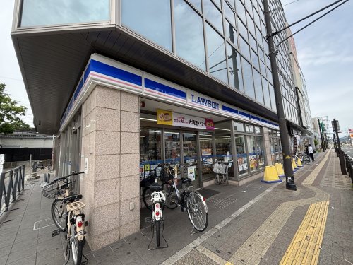 コンビニ　ローソン 近鉄富田林駅前店（コンビニ）まで189m