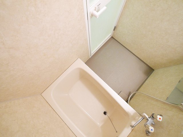バス・シャワールーム　落ち着いた空間のお風呂です