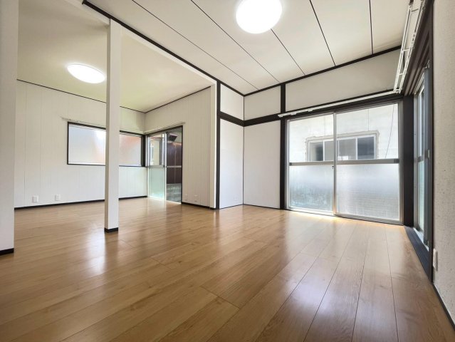 居室・リビング　リノベーションされた、明るく日当たり良好なリビングです！