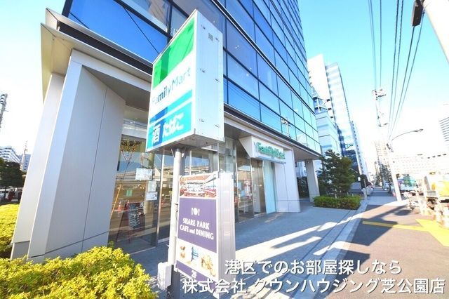 コンビニ　ファミリーマートオンワードベイパークビル店（コンビニ）まで711m