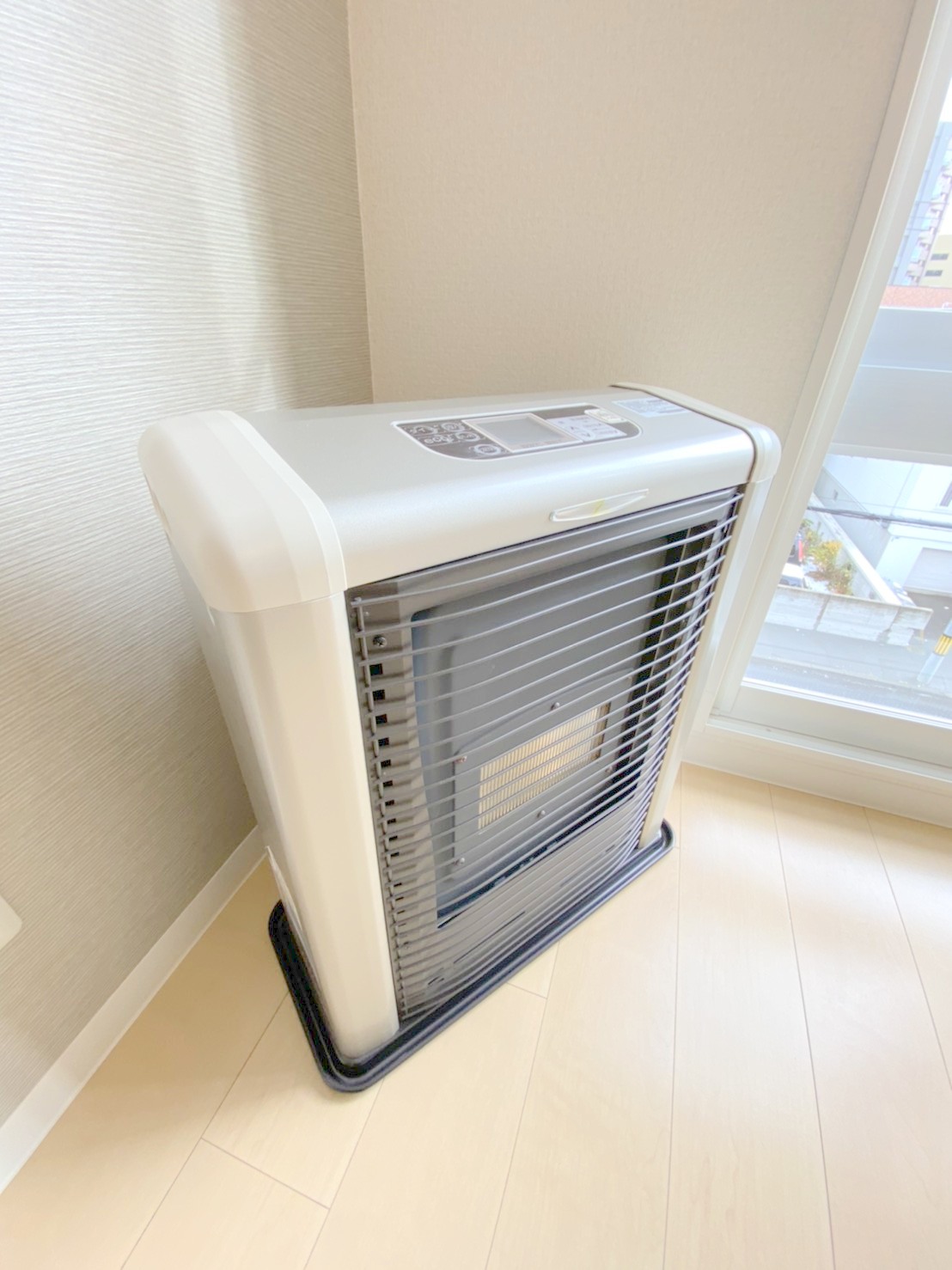その他設備　経済的な灯油FF暖房です！