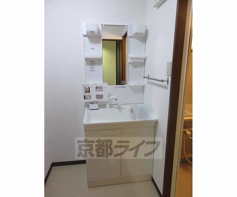 洗面設備　独立洗面台です