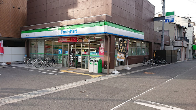 コンビニ　ファミリーマート 高殿七丁目店（コンビニ）まで14m