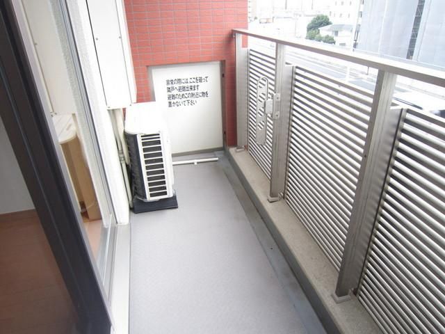 バルコニー　洗濯ものもしっかり干せます。