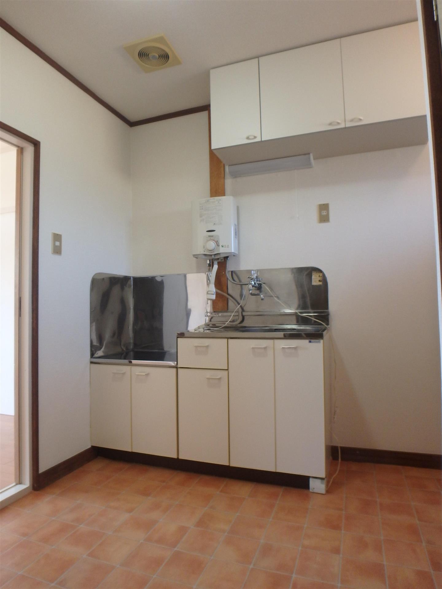 キッチン　瞬間湯沸し器って、意外と使い勝手いいですよ。
