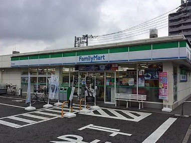 コンビニ　ファミリーマート 厚木恩名店（コンビニ）まで581m